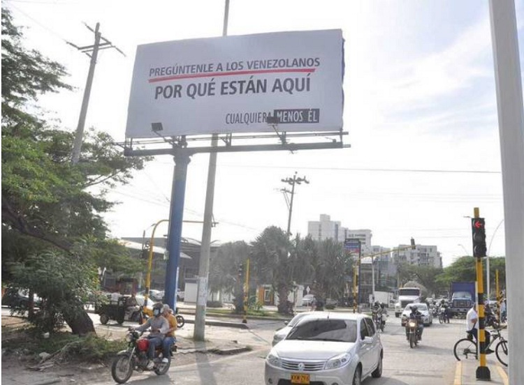 Retiran valla en Santa Marta por mensaje de xenofobia a migrantes venezolanos