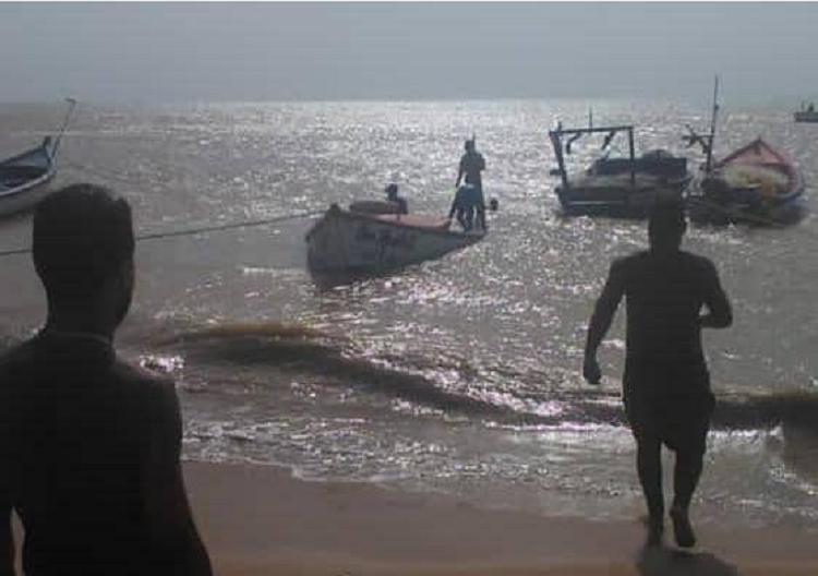 Accidente marítimo deja dos pescadores lesionados y otro desaparecido en La Macolla