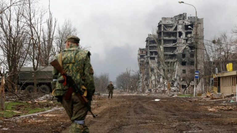 Rusia afirma que se rindieron 265 combatientes ucranianos de la acería Azovstal