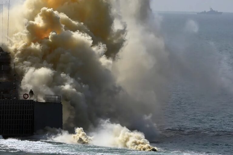 Ucrania afirma que destruyó dos barcos rusos en el mar Negro