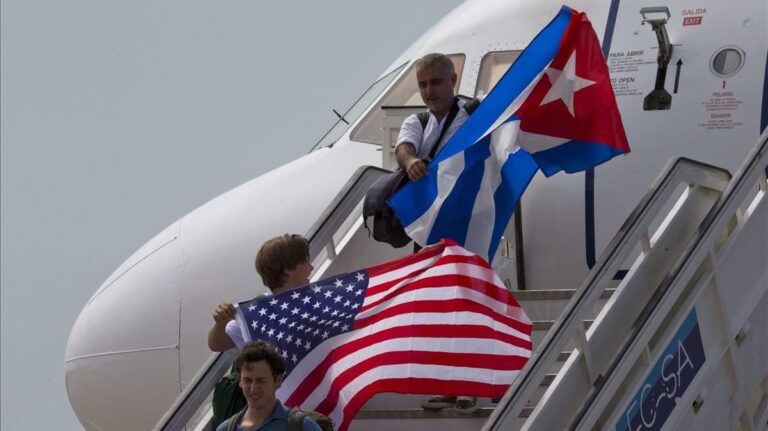 #ÚLTIMA HORA: Biden amplía los vuelos a Cuba y elimina los límites a las remesas