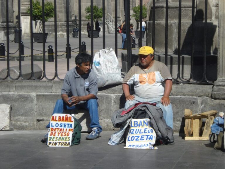 Tasa de desempleo de Chile baja a 7,7%