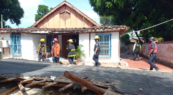 Dos muertos por derrumbe de viviendas en casco histórico de Margarita (Vídeo)