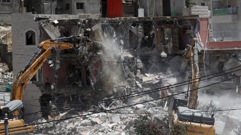 Destruyen un edificio palestino en Jerusalén y dejan a 35 personas sin casa