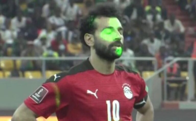 FIFA multa a Senegal por desmanes y lásers a Salah