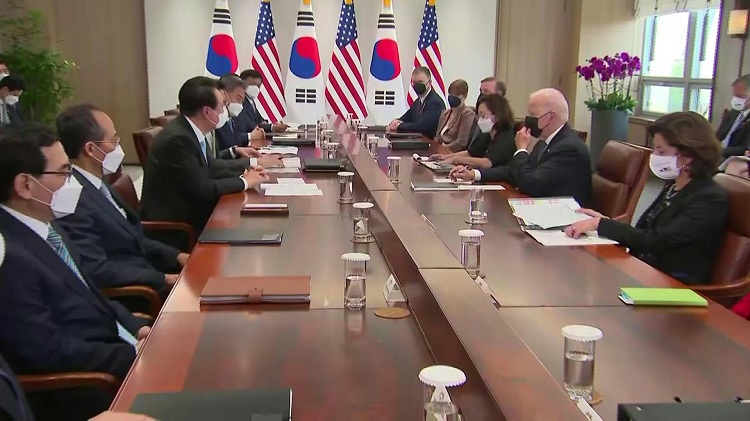Biden y Yoon quieren reforzar su cooperación militar ante «amenaza» de Corea del Norte