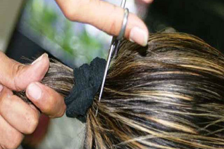 Drogan a una mujer para robarle el cabello tras negarse a venderlo