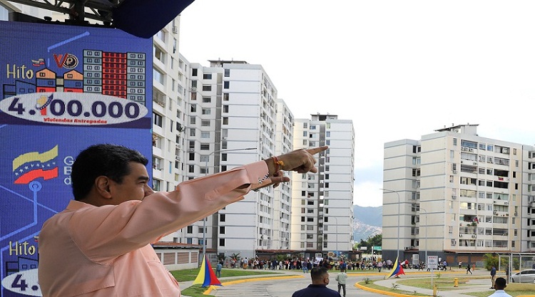 En Fuerte Tiuna Maduro entregó la vivienda número 4.100.000