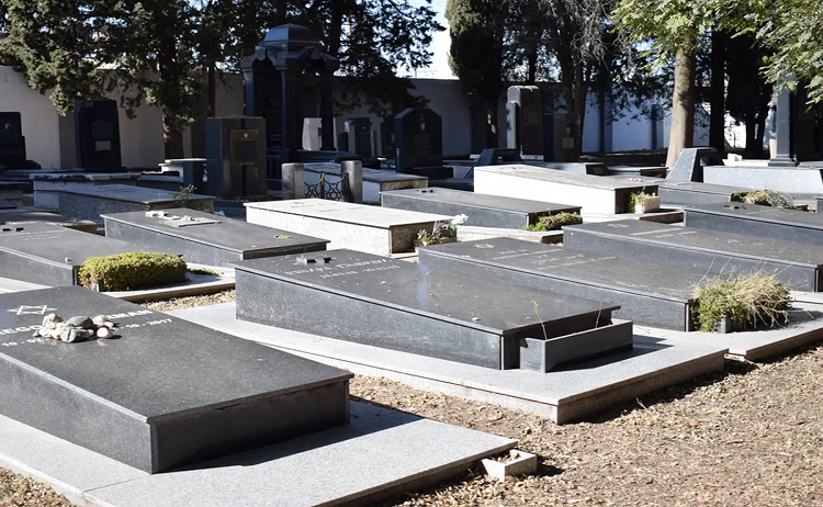 Pareja se grabó teniendo relaciones sexuales en un cementerio