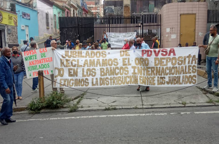 Jubilados de Pdvsa protestan en las adyacencias del Palacio de Miraflores