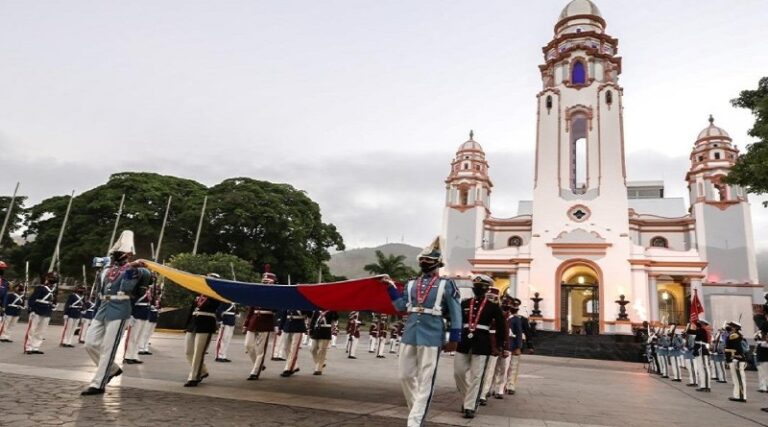 Gobierno conmemora 201 años de la Batalla de Carabobo con izada de la bandera