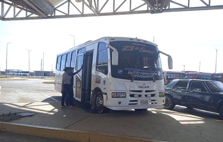 Pese al aumento del gasoil, se mantienen los precios del pasaje en el terminal de Punto Fijo