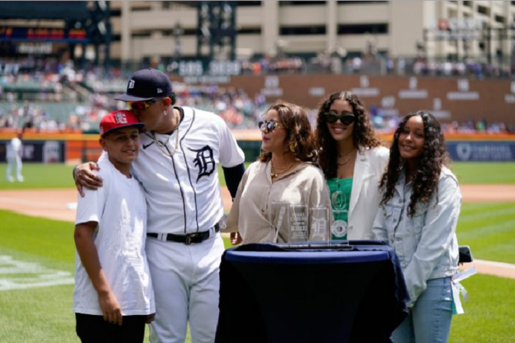 Los Tigres de Detroit le hicieron homenaje a Miguel Cabrera