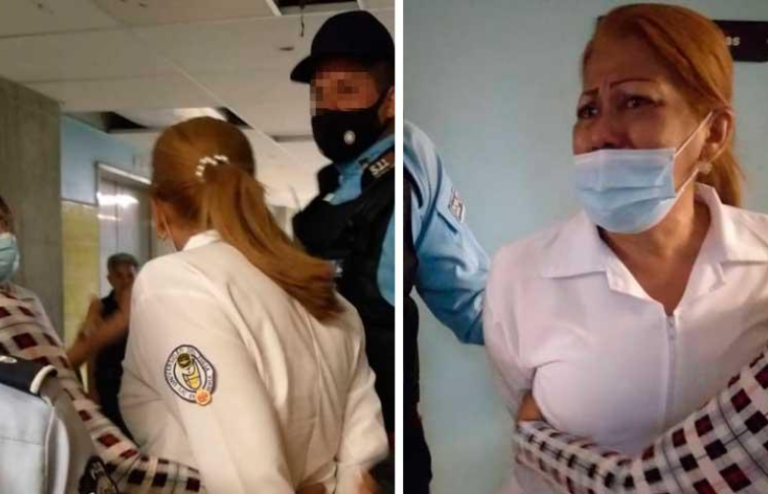 Policía esposa a enfermera que le exigió uso de mascarillas en el Hospital