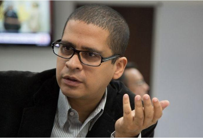 Evans: Maduro gradúa médicos de “dudosas credenciales” por la fuga de talentos