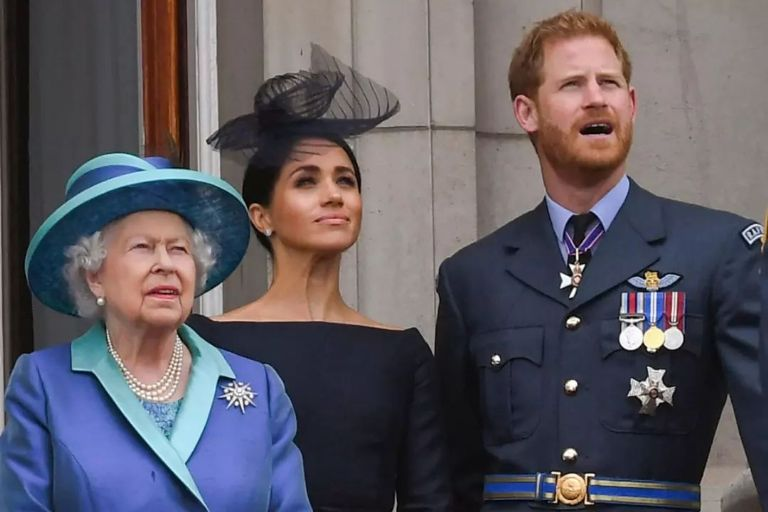 Príncipe Harry y Meghan asisten al desfile de cumpleaños de la reina Isabel