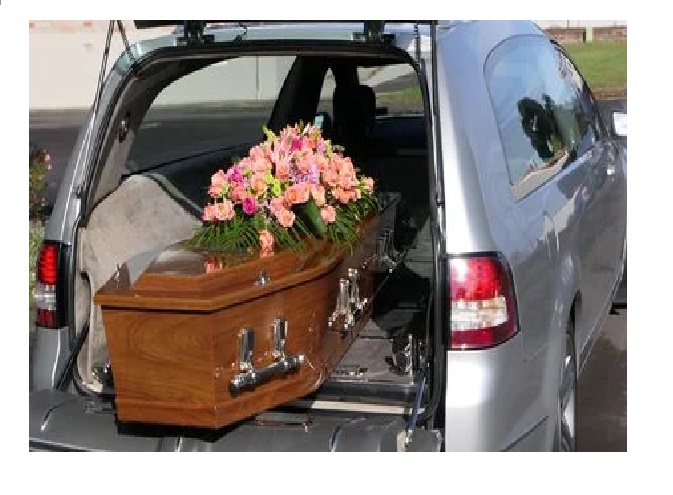 Se robaron un carro fúnebre con todo y muerto