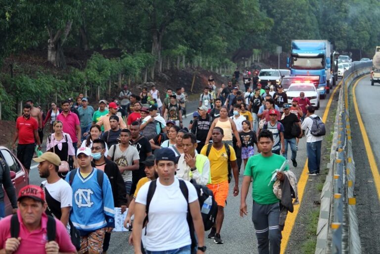 México disuelve caravana migrante