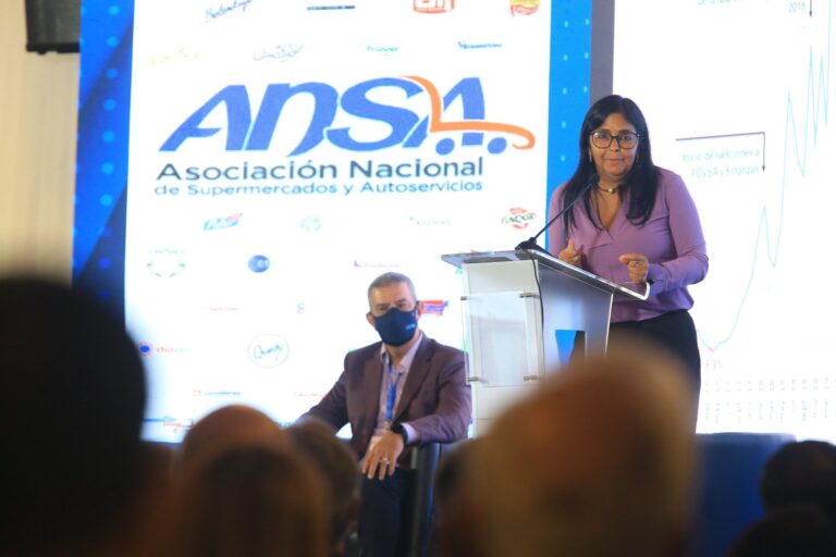 Delcy Rodríguez se reunió con representantes de supermercados del país