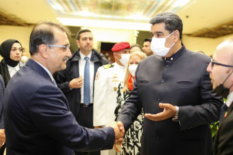 Maduro inicia en Turquía la gira euroasiática