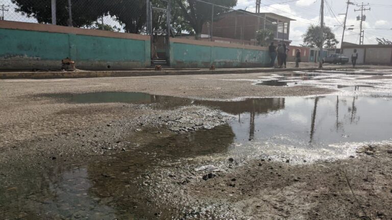 Sectores de Coro reclaman saneamiento ambiental por el colapso de aguas negras