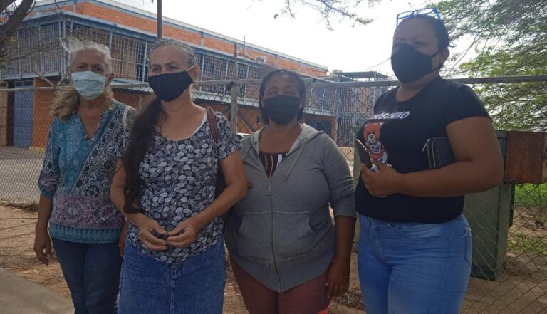 Familiares de detenidos en Tocuyo de la Costa exigen revisión de expedientes