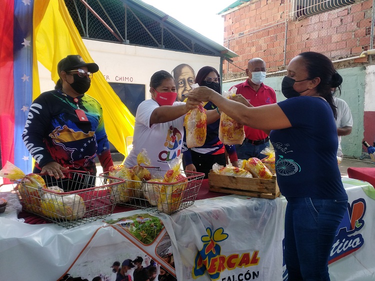 Más de 2 mil familias de Curazaito en Coro fueron beneficiadas con la Feria del Campo Soberano