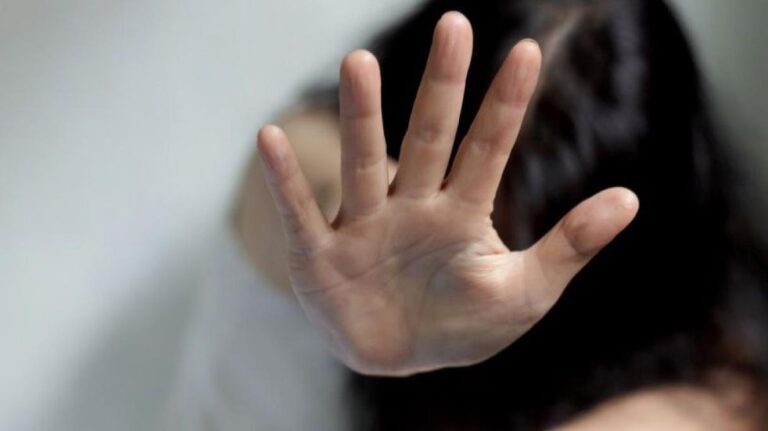 Una joven logró escapar del cautiverio luego de 10 años de violaciones y torturas