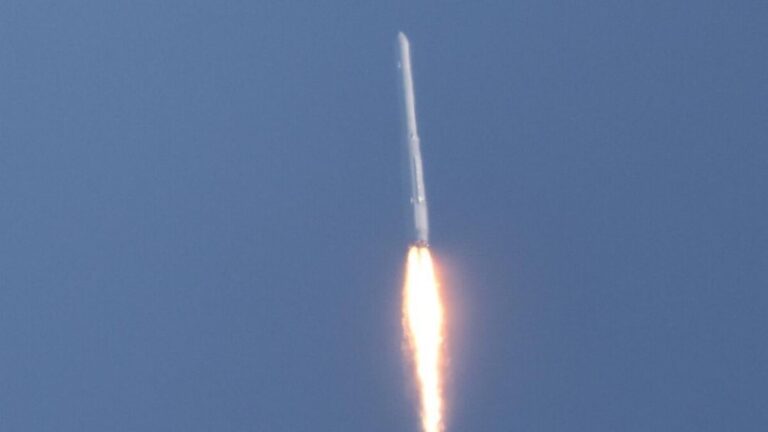 Corea del Sur completa con éxito el lanzamiento de un cohete espacial de fabricación propia