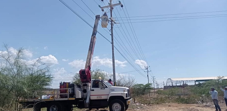 Corpoelec rehabilita sistema de distribución eléctrica a más de 30 familias de Cruz Verde