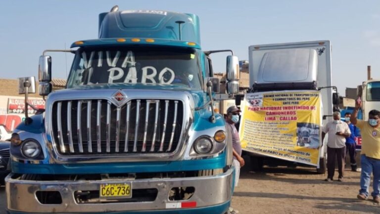 Arranca un paro indefinido de los transportistas de carga en Perú 