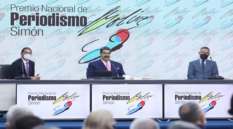 Maduro entrega Premio Nacional de Periodismo 2022