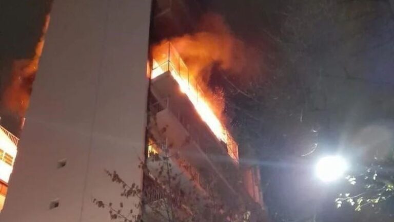 Voraz incendio deja cinco muertos en un edificio de Buenos Aires
