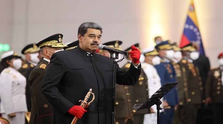 Maduro asciende Generales, Almirantes y primeros de cada promoción