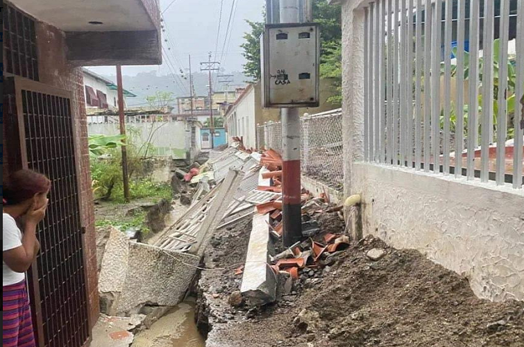 Fuertes precipitaciones afectan viviendas del sector Plata 3 en Valera