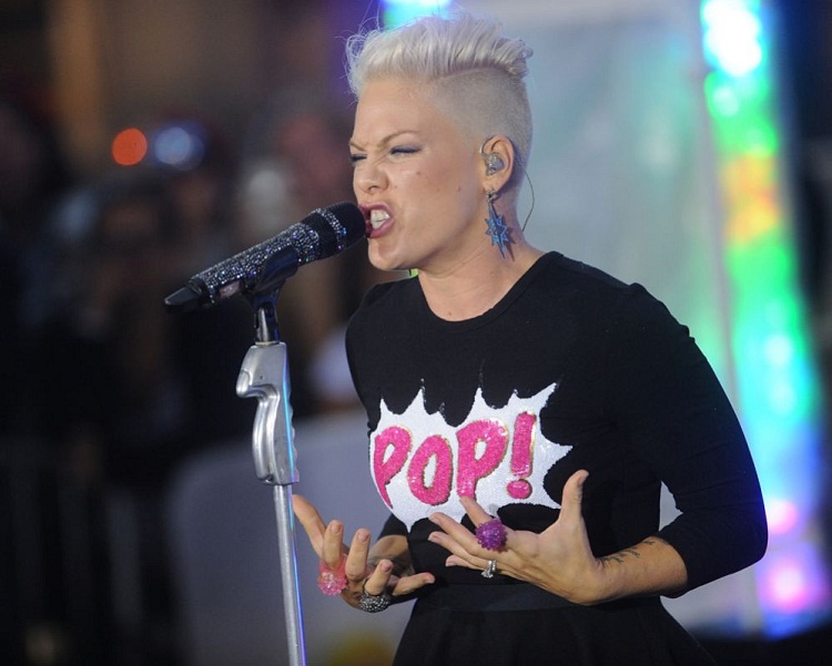 Pink le dice a fans que se oponen al aborto que nunca vuelvan a escuchar su música