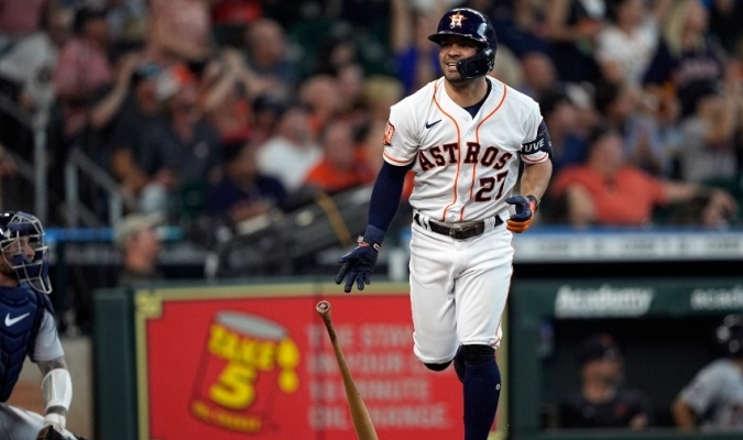 José Altuve llega a los 16 jonrones