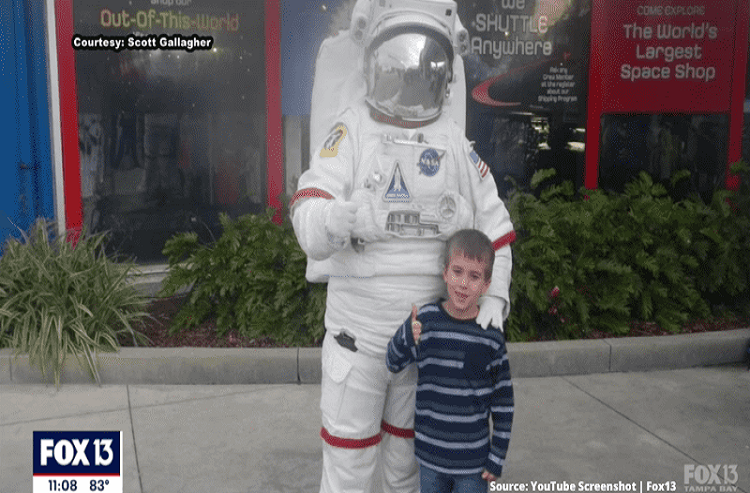 Familia planea enviar a la Luna las cenizas de su hijo de 11 años, amante del espacio