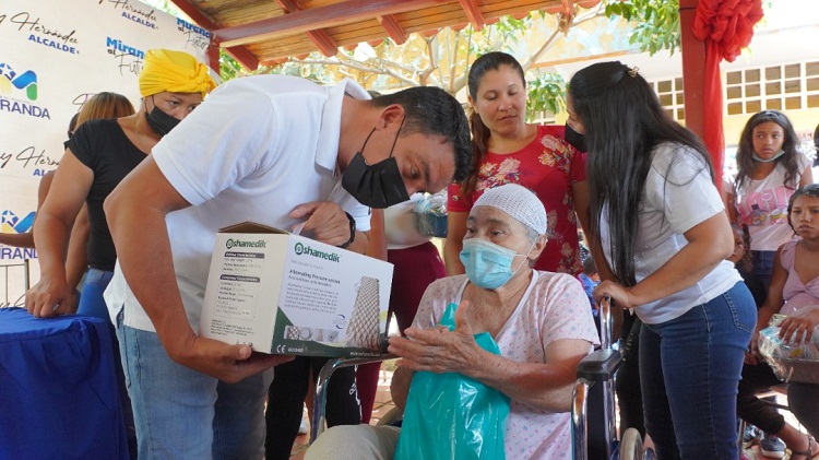 Alcalde Henry Hernández lleva ayuda social y atención médica al sector 5 de Julio