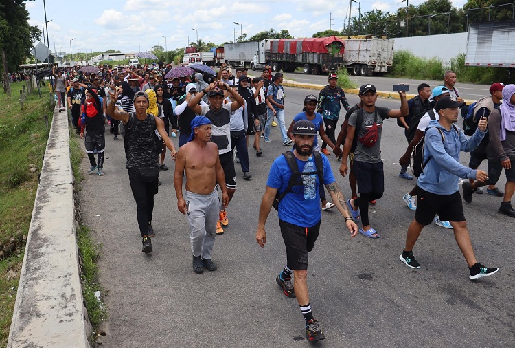 Dos nuevas caravanas con 4.300 migrantes parten desde México