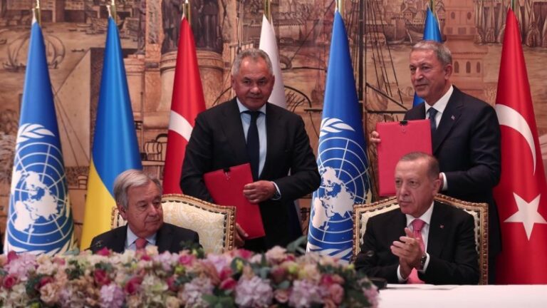 Ucrania y Rusia firman acuerdo de exportación de granos con ONU y Turquía