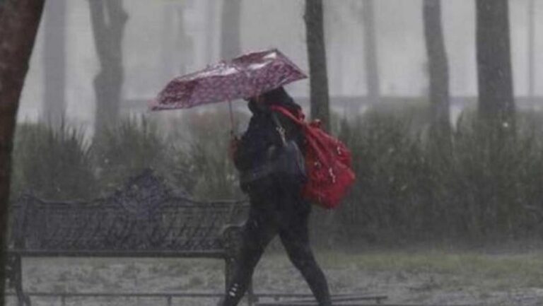 Huracán Bonnie se mantiene en categoría 2 y causa fuertes lluvias en México