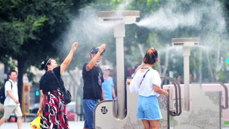 Autoridades chinas instan a millones de habitantes a quedarse en casa por ola de calor