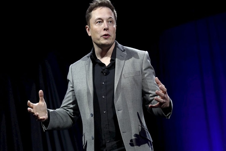 Elon Musk vende casi 6.900 millones de dólares en acciones de Tesla