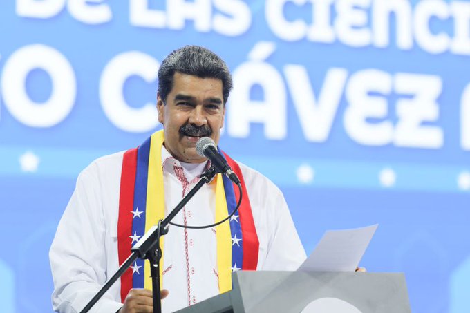 Nicolás Maduro encabezó graduación de más de 3 mil universitarios
