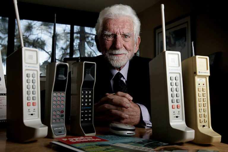 El inventor del teléfono móvil sugiere a las personas dedicar menos tiempo a sus dispositivos