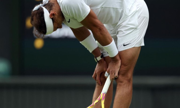 Nadal jugará la semifinal en Wimbledon con rotura abdominal
