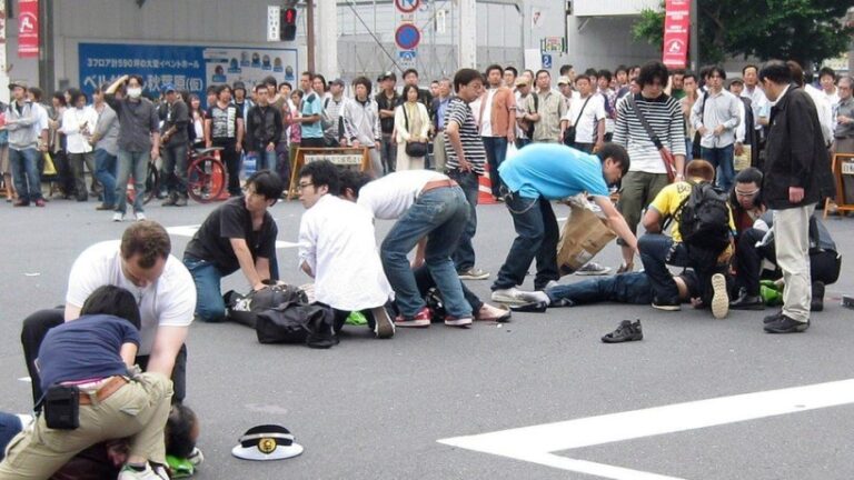 Japón ejecuta a un hombre condenado por apuñalar a 7 personas en 2008