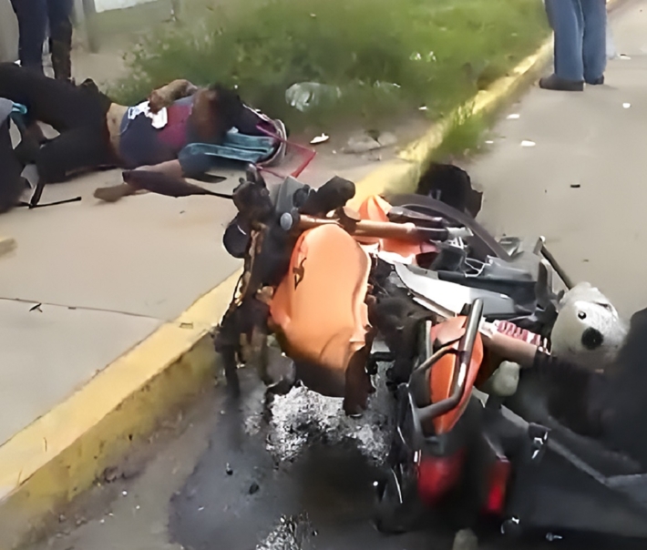 Choque de motocicletas deja un niño muerto y dos adultos heridos