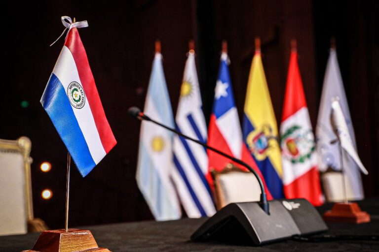 Mercosur inicia con desacuerdo entre Argentina y Uruguay por TLC con China